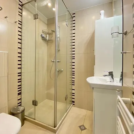 Apartment Entire For 4 Guests In