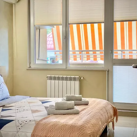 Entire For 4 Guests In Apartment
