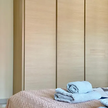 Apartment Entire For 4 Guests In